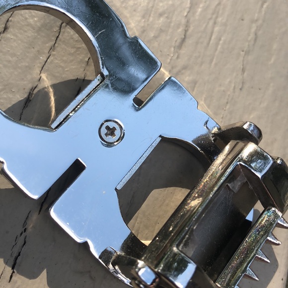 brushed silver tone solid and heavy designer style belt buckle - Picture 8 of 12